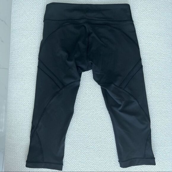 ✨EXCELLENT Lululemon Mesh Panel Crops Black Sz 4 - Picture 3 of 5
